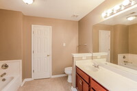 7725 Chesterfield Dr S in Southaven, MS - Building Photo - Building Photo