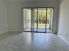 610 S Park Rd in Hollywood, FL - Foto de edificio - Building Photo