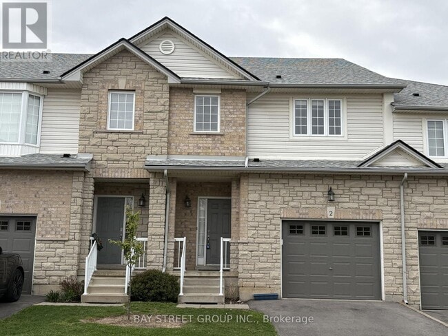60 Cloverleaf Dr