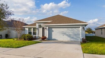 1053 Citrus Landings Blvd in Davenport, FL - Building Photo