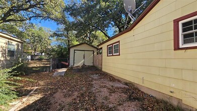 2620 N Elm St in Denton, TX - Foto de edificio - Building Photo