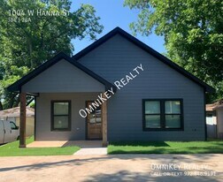 1004 W Hanna St in Denison, TX - Building Photo