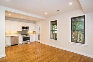 280 Chelsea St, Unit 1 in Boston, MA - Building Photo