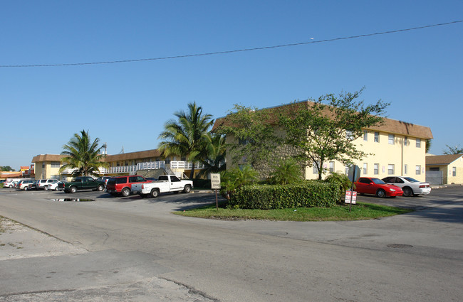 Marvin Garden Apartments in Fort Lauderdale, FL - Foto de edificio - Building Photo