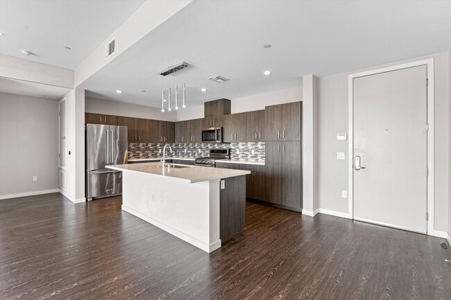 4140 Glencoe Ave, Unit 602 in Marina Del Rey, CA - Foto de edificio - Building Photo