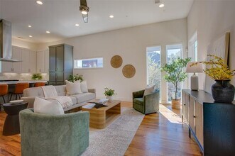 5711 Bryan Pkwy in Dallas, TX - Building Photo - Building Photo