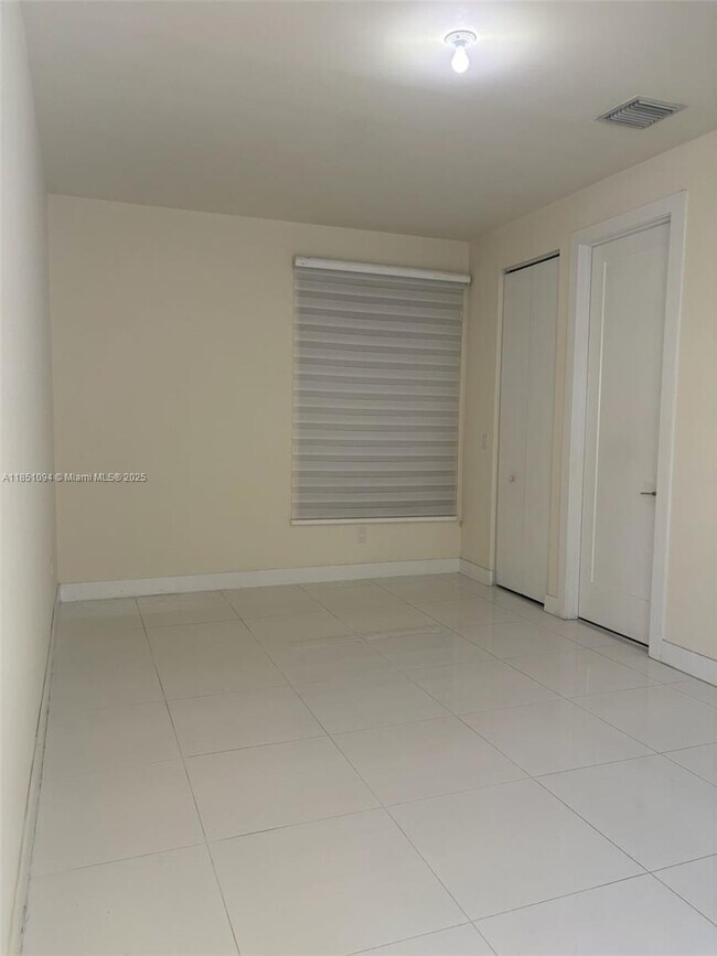 10363 NW 63rd Terrace in Doral, FL - Building Photo - Building Photo