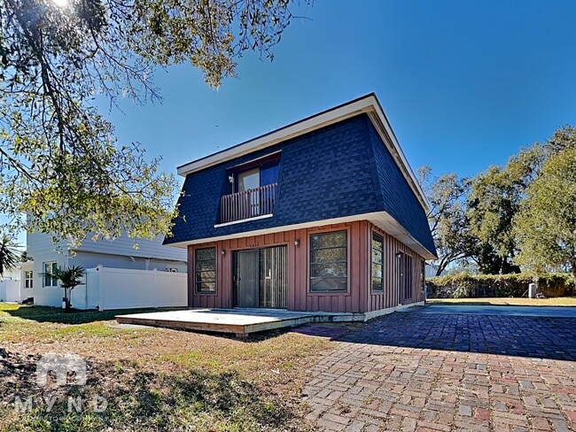 property at 6822 Oakdale Dr