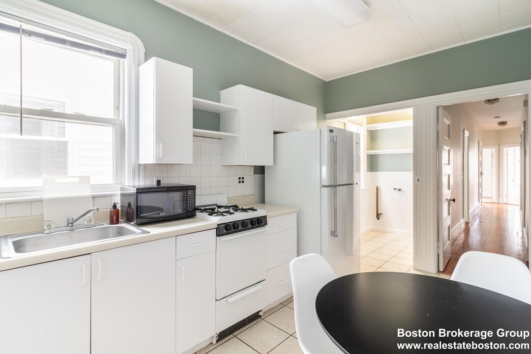 789 Columbia Rd, Unit 2 in Boston, MA - Foto de edificio