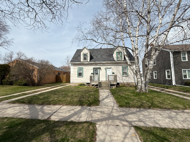 property at 2912 Meadow Ln