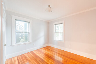 11 Atkins St, Unit 2 in Boston, MA - Foto de edificio - Building Photo
