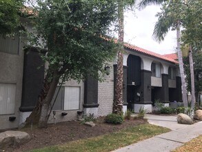 Rock Glen Villa...Gorgeous Newly Remodeled Apartments In Glendale Neighborhood! in Glendale, CA - Foto de edificio - Interior Photo