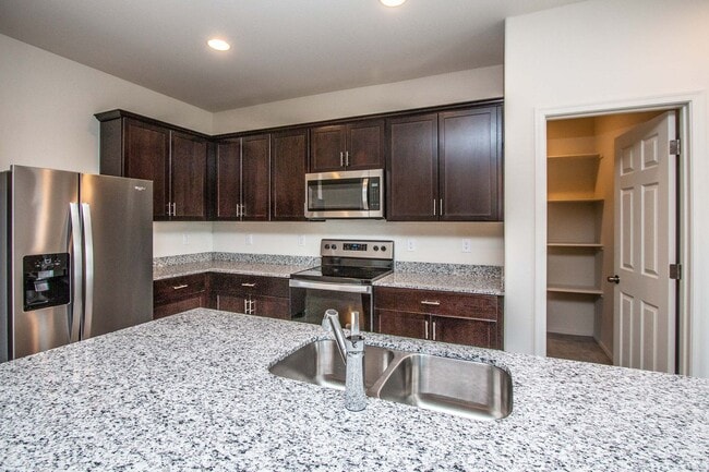 43760 Cypress Ln in Maricopa, AZ - Building Photo - Building Photo