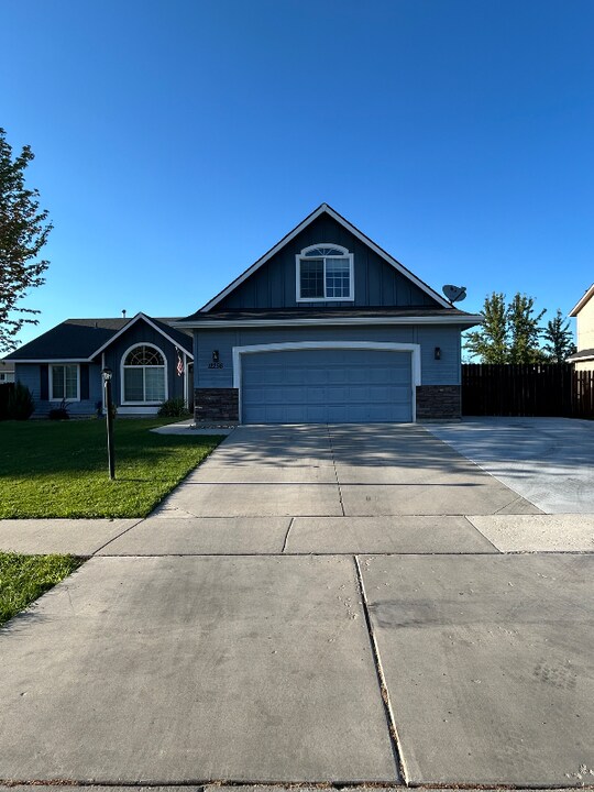 12256 W Skyhaven St in Star, ID - Building Photo