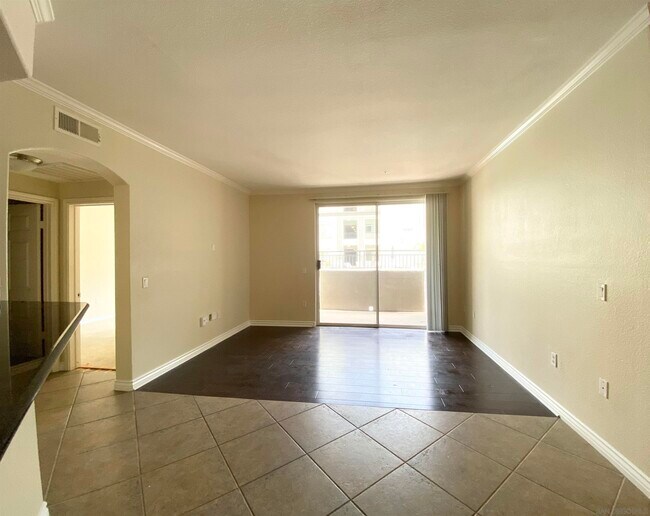 9263 Regents Rd-Unit -B108 in San Diego, CA - Building Photo - Building Photo