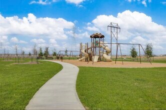 9103 Estes Lks Dr in Baytown, TX - Building Photo - Building Photo