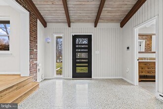 7609 Woodridge Cir in Alexandria, VA - Building Photo - Building Photo