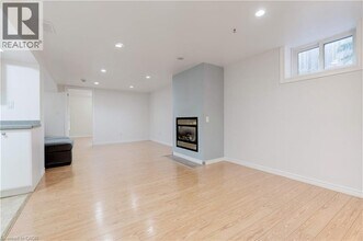 2217 Ghent Ave in Burlington, ON - Building Photo - Building Photo