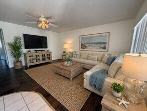 516 Saxony Dr in Delray Beach, FL - Foto de edificio - Building Photo