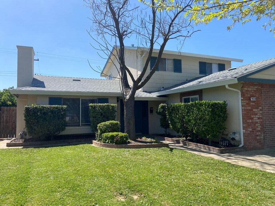 9038 Feather River Way in Sacramento, CA - Building Photo