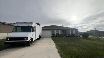 1922 Escambia Ln in Poinciana, FL - Building Photo