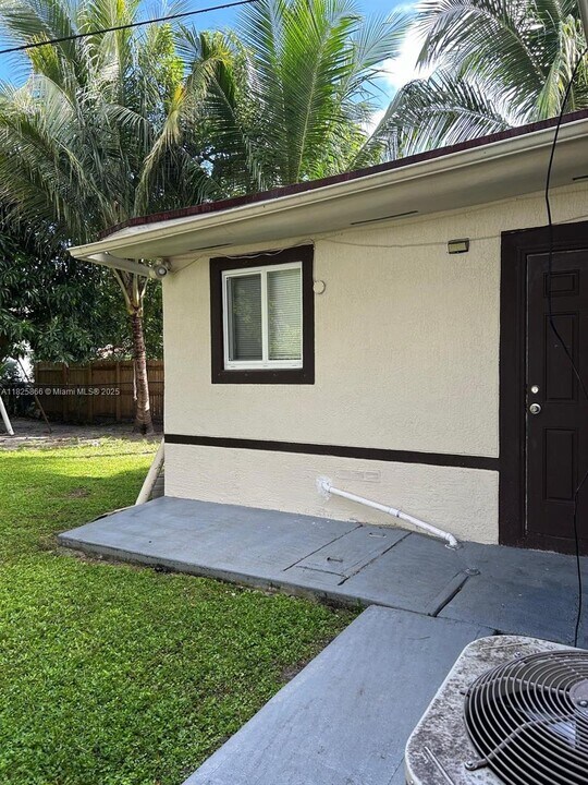 785 NW 96th St in Miami, FL - Building Photo
