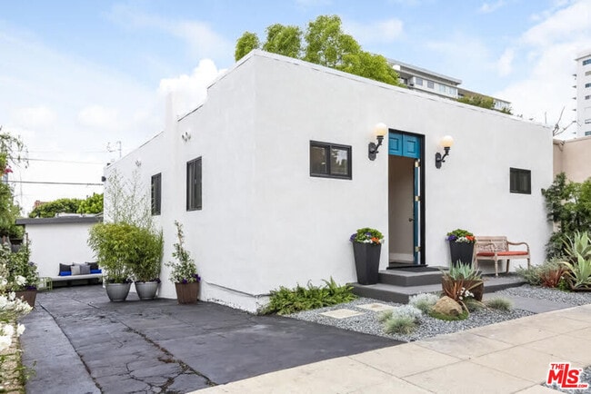 9016 Dicks St in West Hollywood, CA - Building Photo - Building Photo