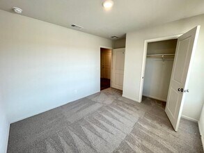 3467 E Ames Ave in Kingman, AZ - Building Photo - Building Photo
