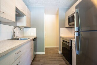 4149 SE 37th Ave-Unit -4149-2 in Portland, OR - Building Photo - Building Photo