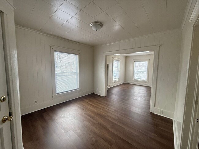 1101-1105 E Ganson St