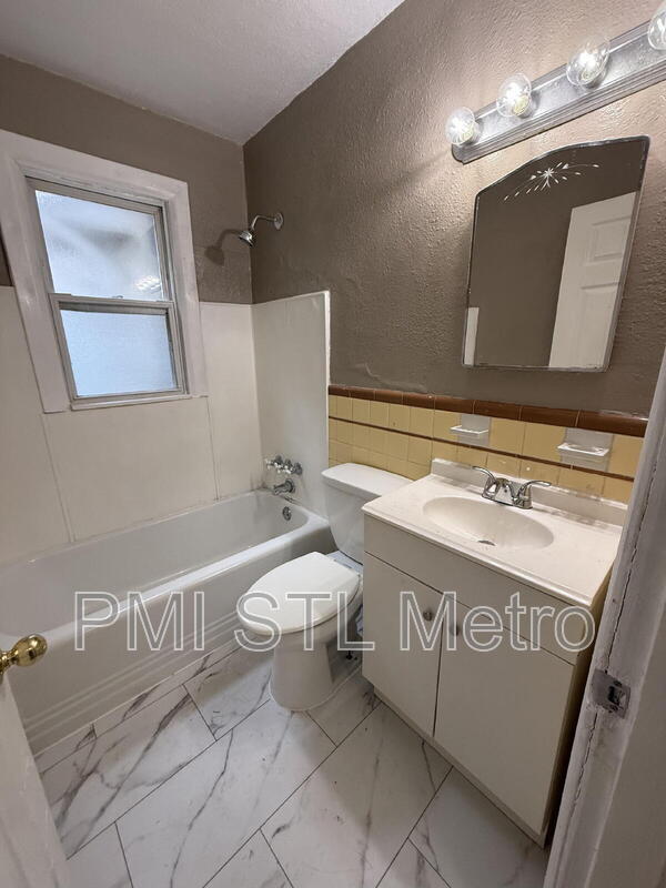 7008 Paisley Dr in St. Louis, MO - Building Photo - Building Photo