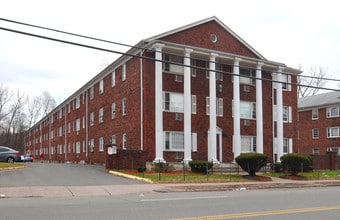 Lamplight Condominiums in East Hartford, CT - Building Photo - Building Photo