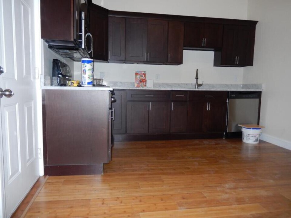 16 Cobden St, Unit 1 in Boston, MA - Building Photo