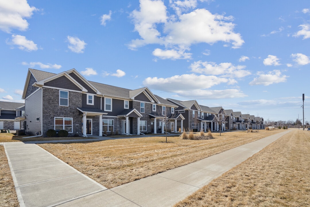 2217 St Andrews Dr in North Liberty, IA - Building Photo