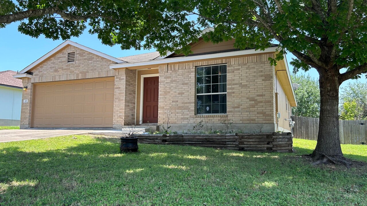 315 Oxford Dr in Kyle, TX - Building Photo