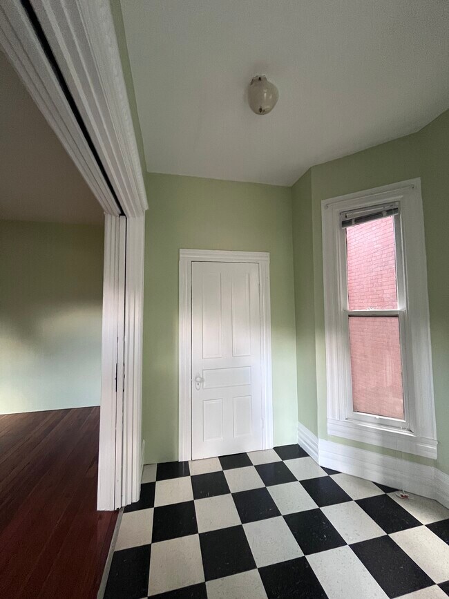 1402 Hepburn Ave, Unit 1 in Louisville, KY - Foto de edificio - Building Photo