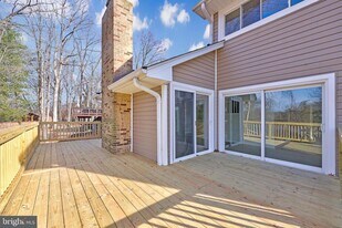 2520 Linwood Ln in Woodbridge, VA - Building Photo