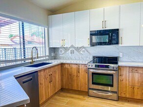 1966 E Belmont Dr in Tempe, AZ - Building Photo - Building Photo