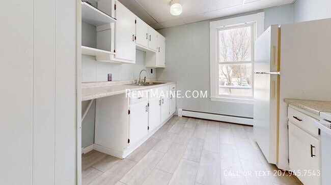 17 Edwards St in Waterville, ME - Building Photo - Building Photo