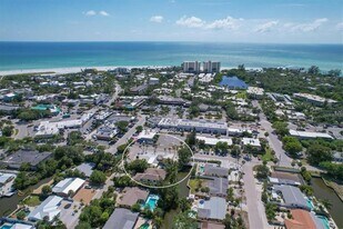301 Avenida Madera in Sarasota, FL - Building Photo
