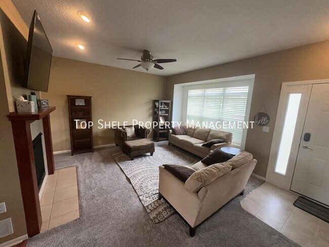 332 NW Driftwood Dr in Ankeny, IA - Building Photo - Building Photo