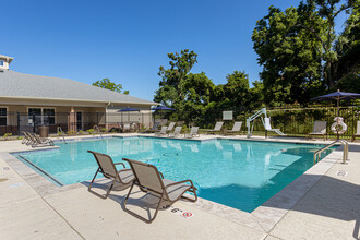 Brooke Pointe in Lafayette, LA - Foto de edificio - Building Photo