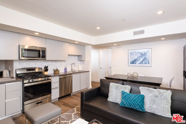 1150 N Cahuenga Blvd in Los Angeles, CA - Building Photo - Building Photo