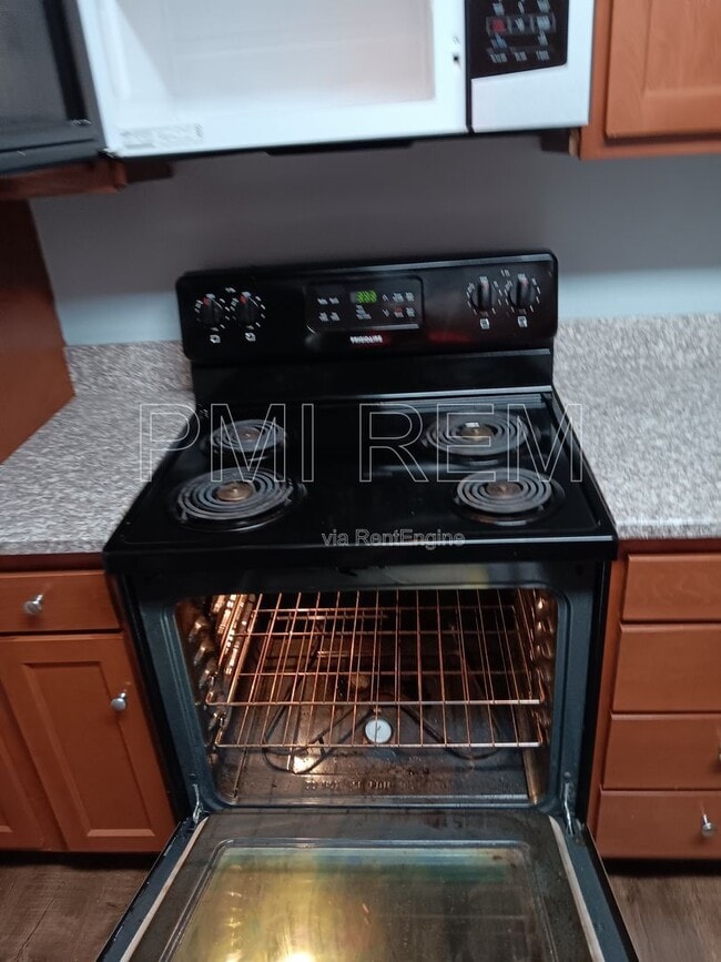 16025 Van Aken Blvd in Shaker Heights, OH - Building Photo - Building Photo