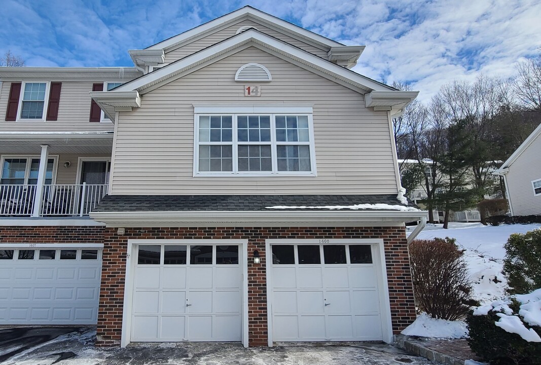 1408 Windsor Ct in Denville, NJ - Foto de edificio