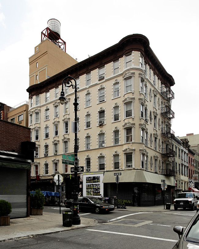 132-134 Ludlow St in New York, NY - Building Photo - Building Photo