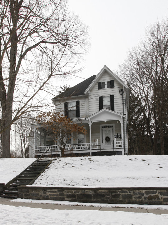 18 Pine Blvd in Cooperstown, NY - Building Photo