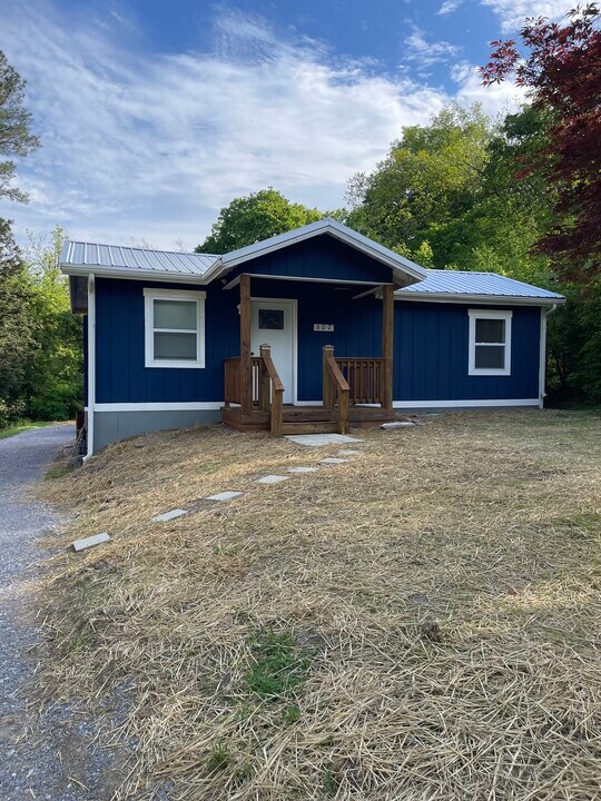 607 N Chattanooga St in La Fayette, GA - Building Photo