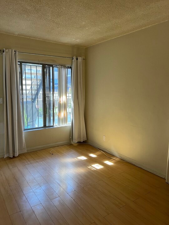926 S Lake St in Los Angeles, CA - Foto de edificio