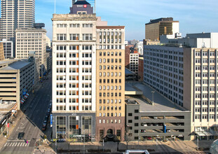 110 Condos in Indianapolis, IN - Foto de edificio - Building Photo